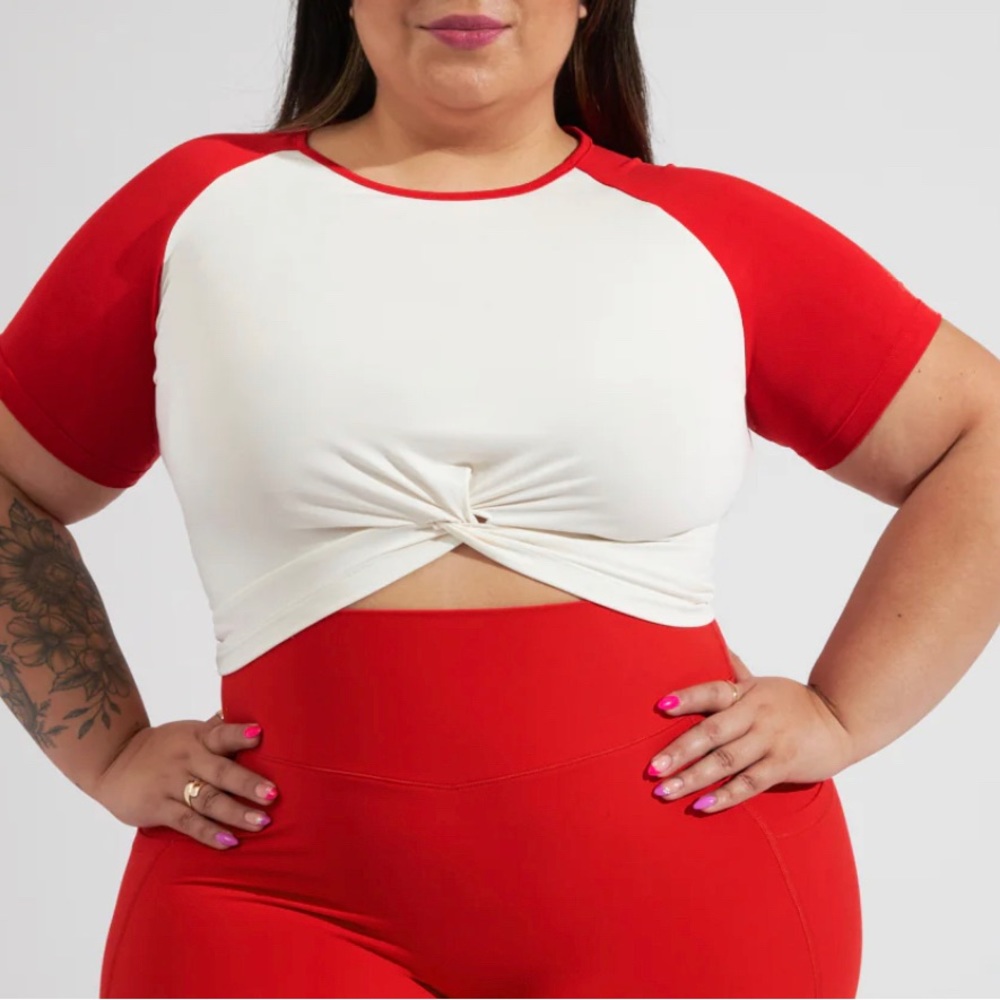 knotty  crop salsa red